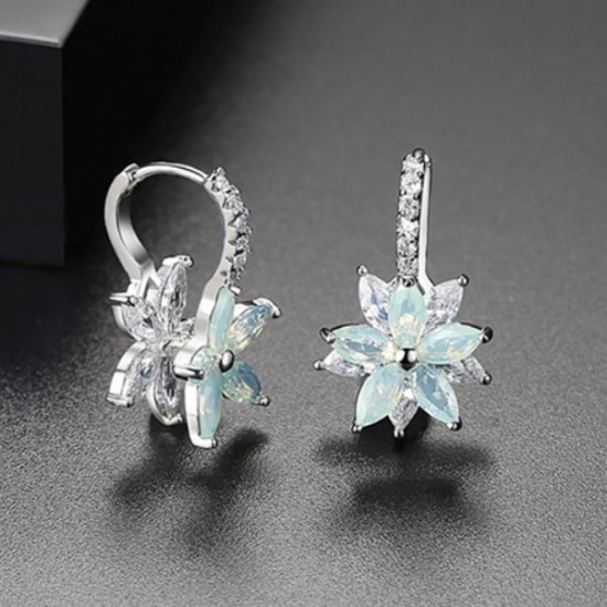 Snowflake Clear Light Green Stone Flower Shape Earrings E-30LG Snowflake Clear Light Green Stone Flower Shape Earrings E-30LG